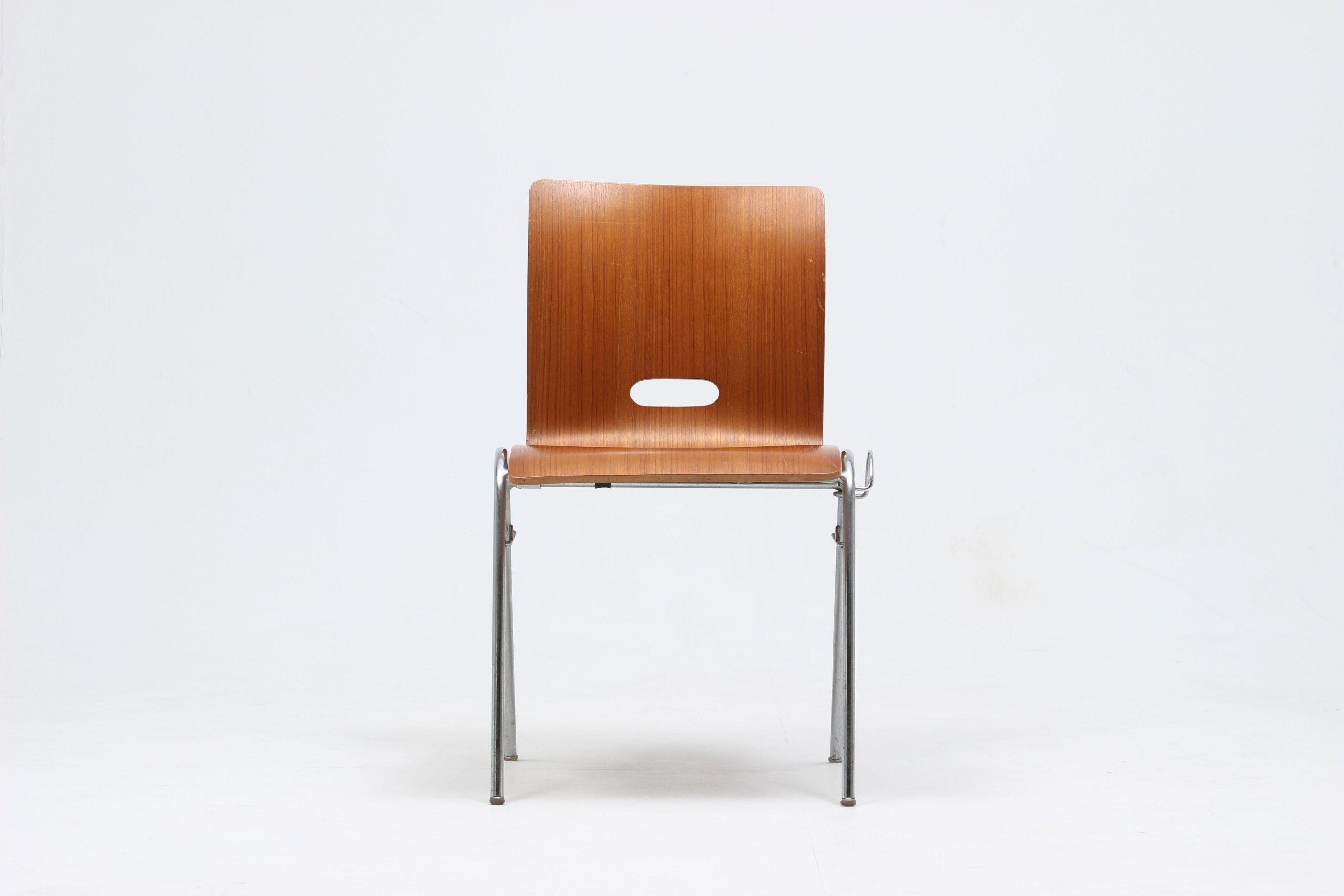 作品紹介「スタッキングチェア」 – 柳宗理 /YANAGI DESIGN :柳 作品紹介「スタッキングチェア」 – 柳宗理 /YANAGI DESIGN :柳