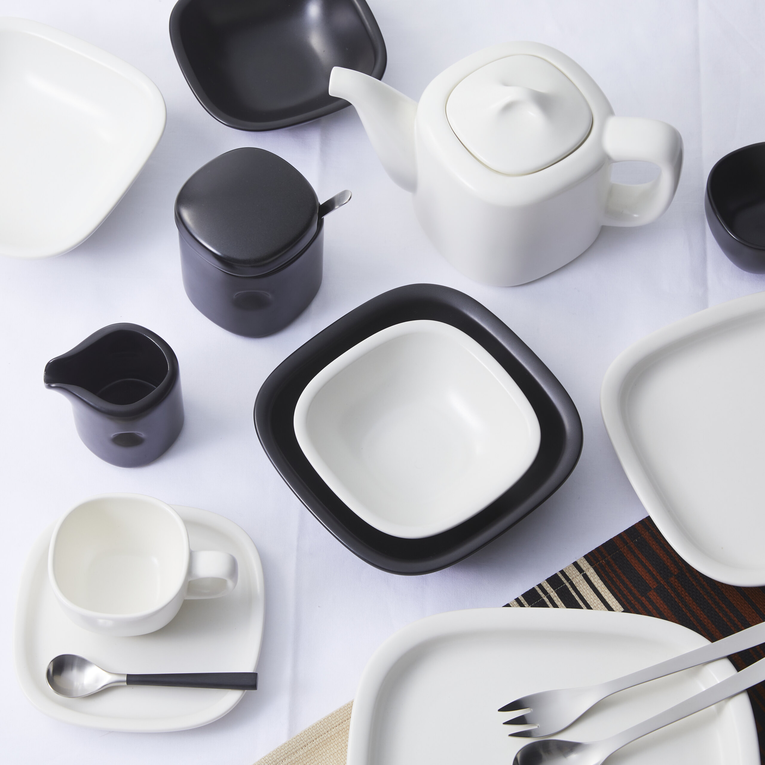 製品情報】セラミックジャパンから「柳 -白黒」を販売しています